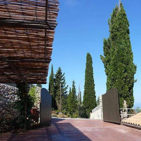 Melivaro Tsoukaládhes